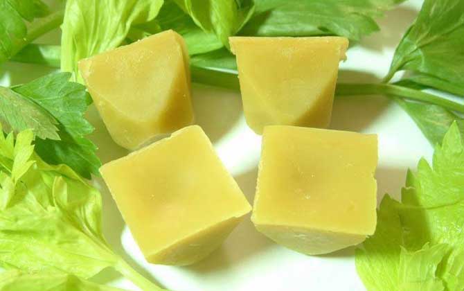 蜂蠟吃了對(duì)身體有害嗎（吃蜂蠟的危害有哪些）