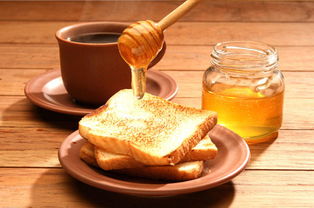 蜂蜜可以加在牛奶里面一起喝嗎(牛奶與蜂蜜的功效和作用) 蜂蜜可以加在牛奶里面一起喝嗎(牛奶與蜂蜜的功效和作用)